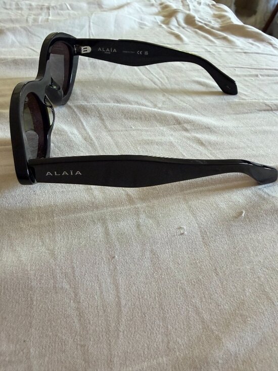 BRAND NEW ALAÏA CAT-EYE SUNGLASSES AT A STEAL! main image 3